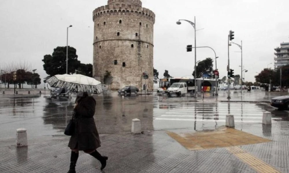 Χαμός στη Θεσσαλονίκη: Σφοδρή καταιγίδα και χαλάζι-Έπεσαν δέντρα πάνω σε αυτοκίνητα–100 κλήσεις στην Πυροσβεστική (upd)